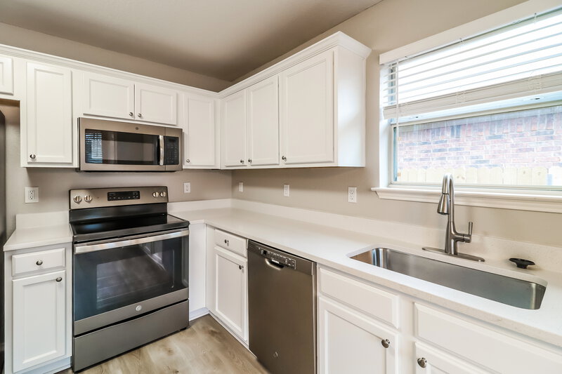 2,750/Mo, 7500 Fallen Trl Fort Worth, TX 76123 Kitchen View 2