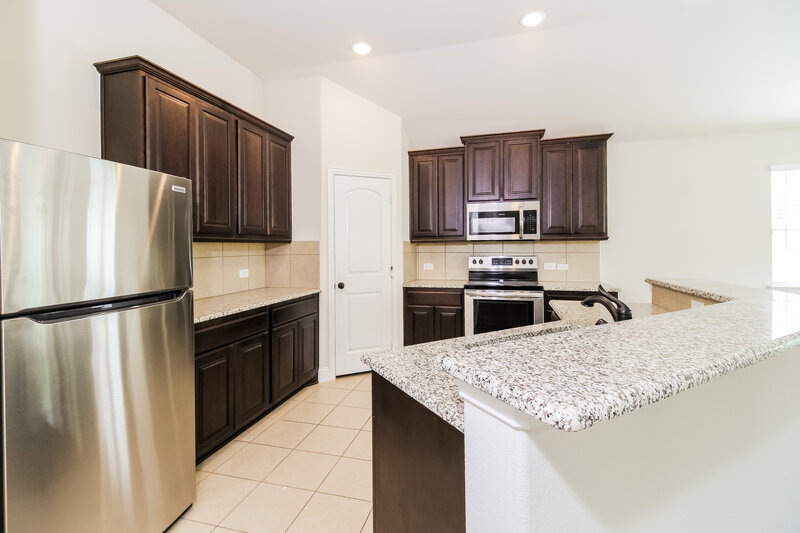 2,115/Mo, 334 Highmeadow Rd Aubrey, TX 76227 Kitchen View 2