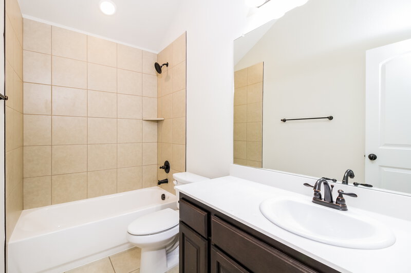 2,115/Mo, 334 Highmeadow Rd Aubrey, TX 76227 Bathroom View