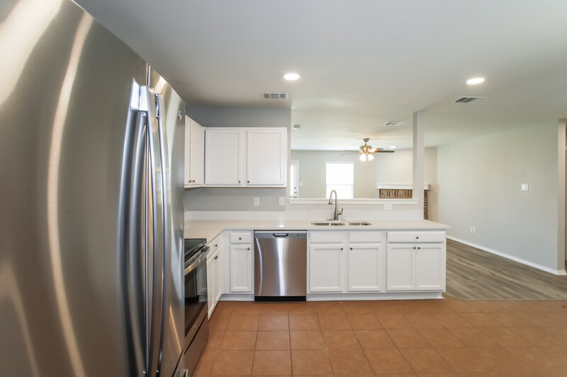 1,865/Mo, 16508 Cowboy Trl Justin, TX 76247 Kitchen View 2