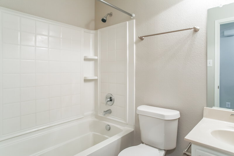 1,865/Mo, 16508 Cowboy Trl Justin, TX 76247 Bathroom View