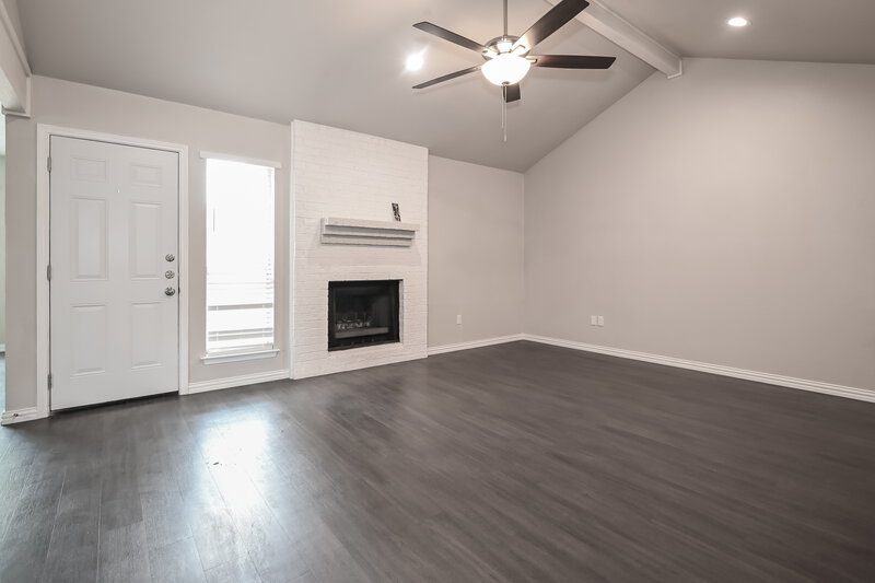 1,185/Mo, 6800 Westglen Dr Fort Worth, TX 76133 Living Room View