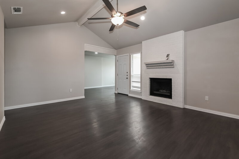 1,185/Mo, 6800 Westglen Dr Fort Worth, TX 76133 Living Room View 3