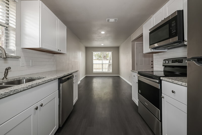 1,185/Mo, 6800 Westglen Dr Fort Worth, TX 76133 Kitchen View