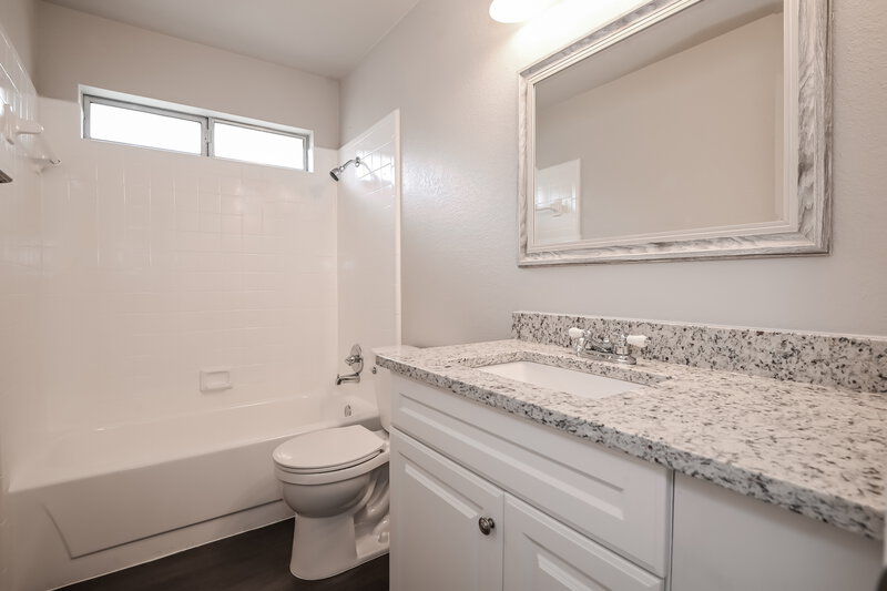 1,185/Mo, 6800 Westglen Dr Fort Worth, TX 76133 Bathroom View