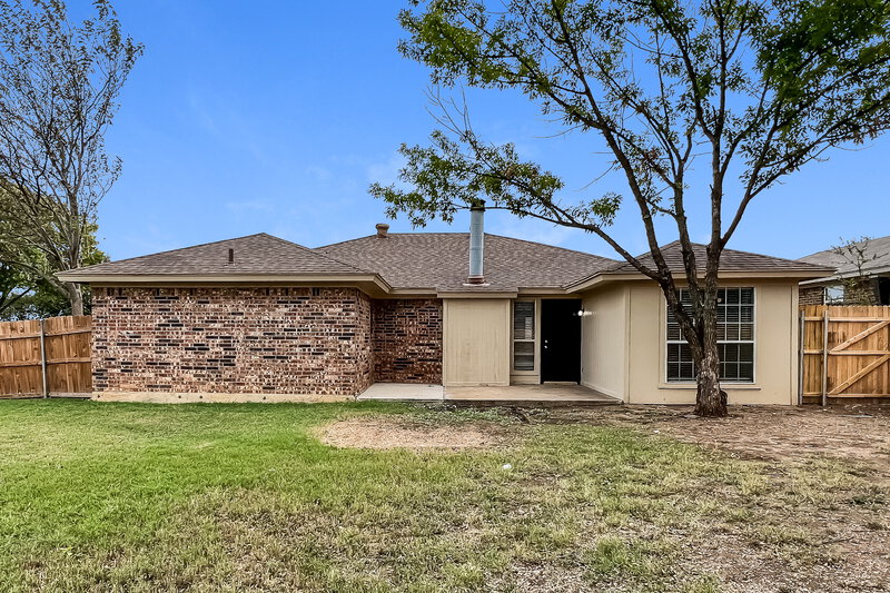 1,185/Mo, 6800 Westglen Dr Fort Worth, TX 76133 Rear View 2