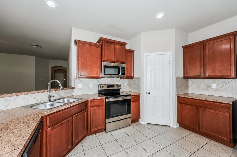 1,860/Mo, 10973 Caldwell Ln Fort Worth, TX 76179 Kitchen View 3