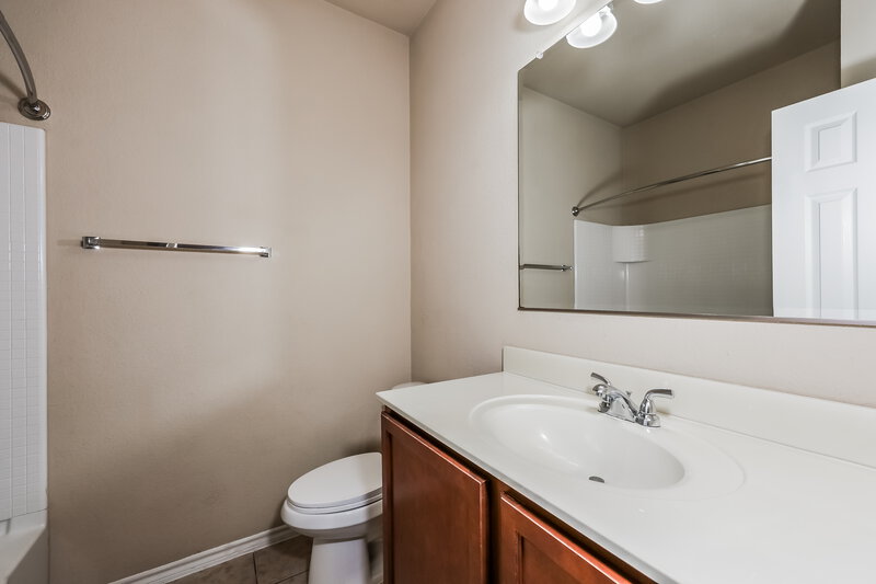 1,860/Mo, 10973 Caldwell Ln Fort Worth, TX 76179 Bathroom View