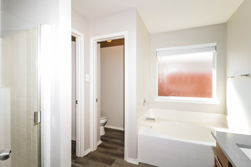 2,155/Mo, 2904 Bourbon St Fort Worth, TX 76123 Main Bathroom View