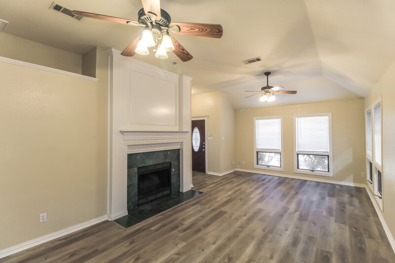 2,185/Mo, 4608 Birchbend Ln Fort Worth, TX 76137 Living Room View 2