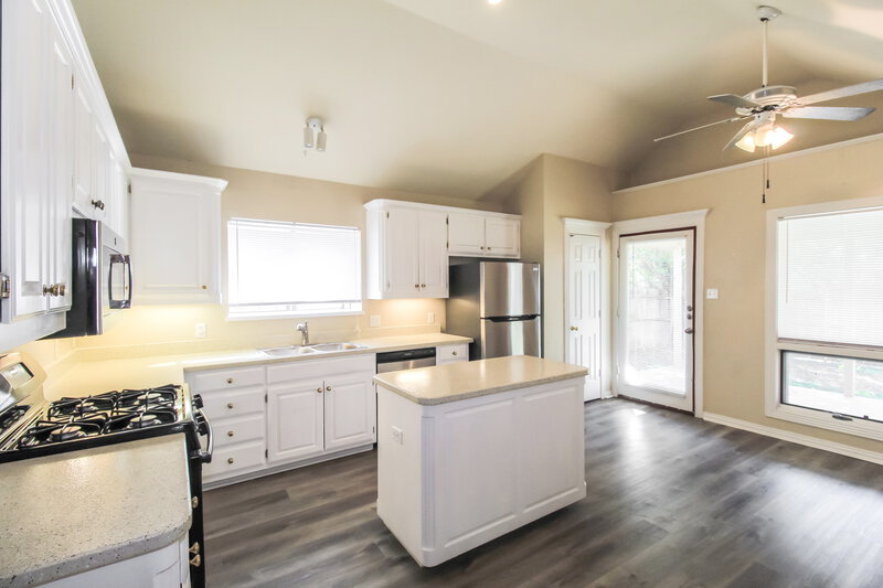 2,185/Mo, 4608 Birchbend Ln Fort Worth, TX 76137 Kitchen View