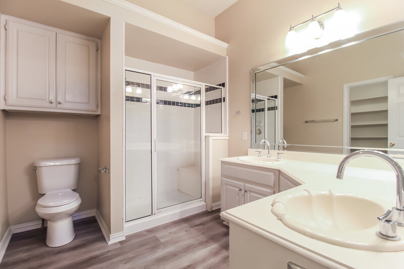 2,185/Mo, 4608 Birchbend Ln Fort Worth, TX 76137 Main Bathroom View 2