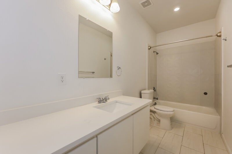 2,315/Mo, 8020 Tree Leaf Ln Fort Worth, TX 76123 Bathroom View