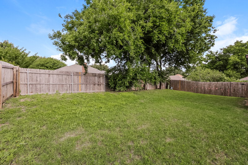 2,315/Mo, 8020 Tree Leaf Ln Fort Worth, TX 76123 Backyard View
