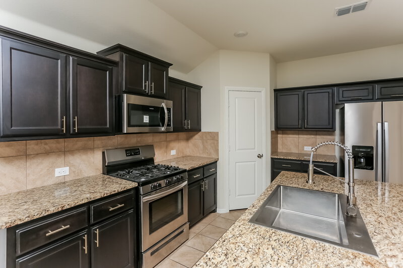 2,540/Mo, 10020 Clemmons Rd Fort Worth, TX 76108 Kitchen View