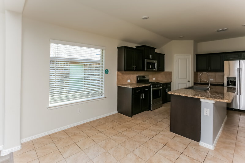 2,540/Mo, 10020 Clemmons Rd Fort Worth, TX 76108 Kitchen View 2