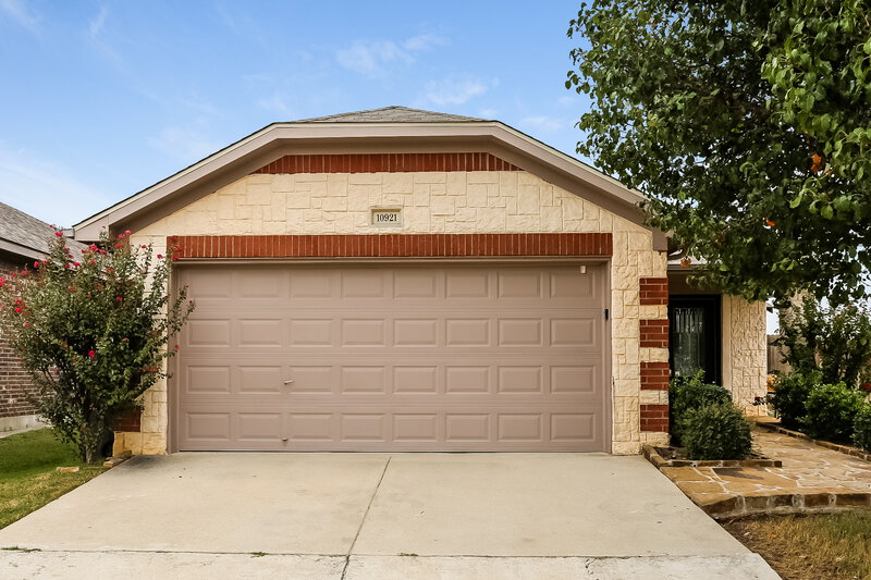2,140/Mo, 10921 Emerald Park Ln Haslet, TX 76052 External View
