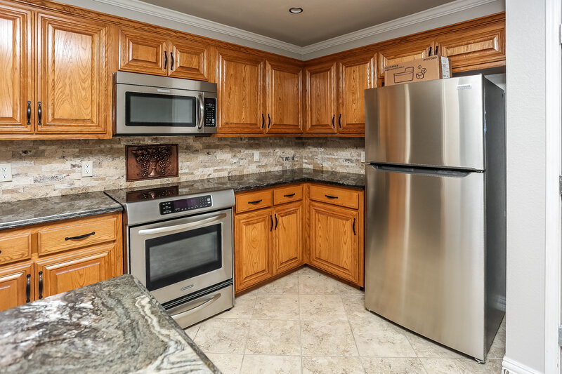 2,140/Mo, 10921 Emerald Park Ln Haslet, TX 76052 Kitchen View 2
