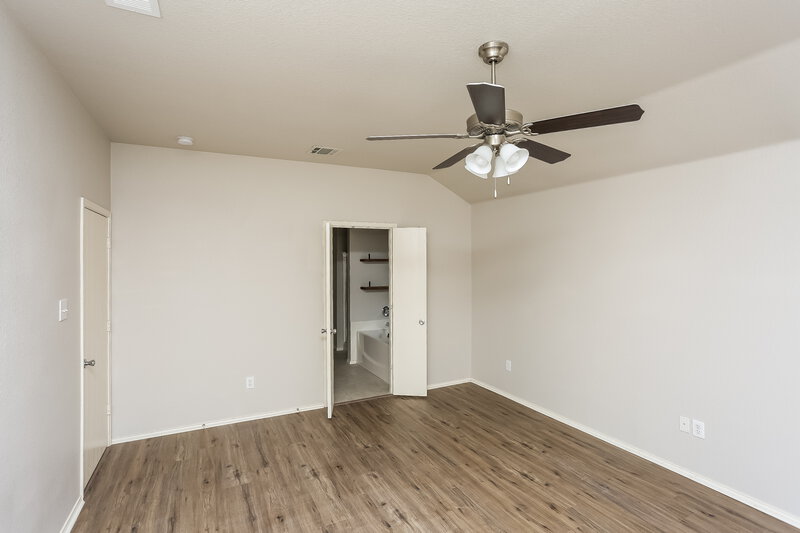 2,140/Mo, 10921 Emerald Park Ln Haslet, TX 76052 Main Bedroom View 2