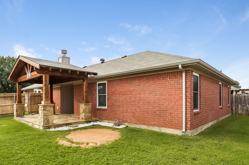 2,140/Mo, 10921 Emerald Park Ln Haslet, TX 76052 Rear View