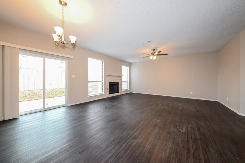 2,765/Mo, 322 Wolfe St Cedar Hill, TX 75104 Living Room View 3