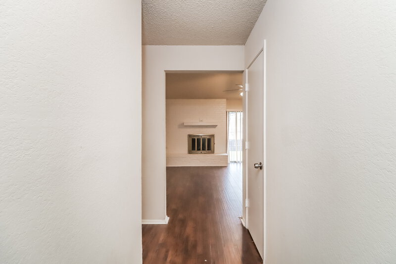 2,205/Mo, 6513 Levitt Dr Watauga, TX 76148 Foyer View