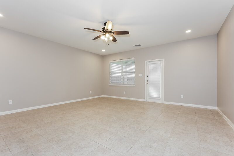 2,490/Mo, 13653 Helix Bridge Way Crowley, TX 76036 Living Room View