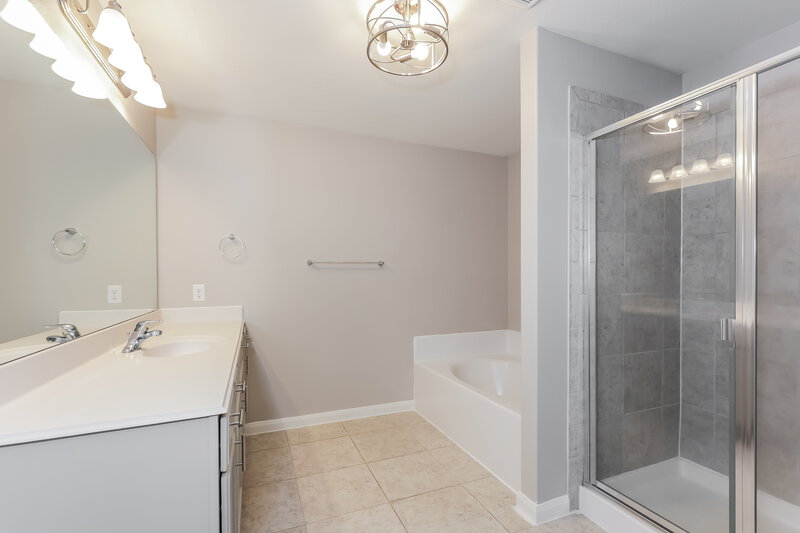 2,490/Mo, 13653 Helix Bridge Way Crowley, TX 76036 Main Bathroom View