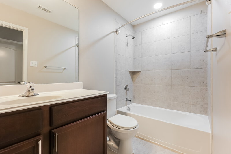 2,490/Mo, 13653 Helix Bridge Way Crowley, TX 76036 Bathroom View