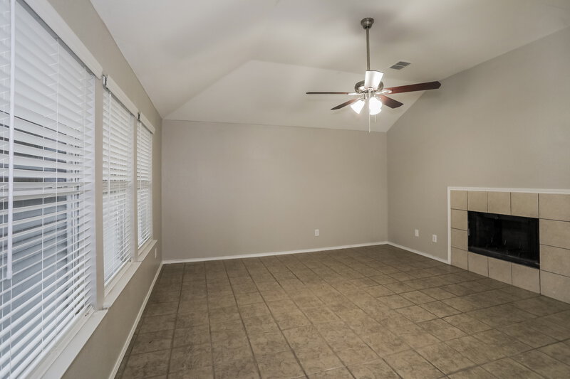 2,210/Mo, 6828 Bluff View Dr Watauga, TX 76137 Living Room View