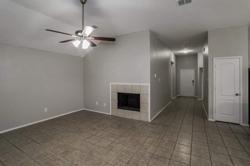 2,210/Mo, 6828 Bluff View Dr Watauga, TX 76137 Living Room View 3