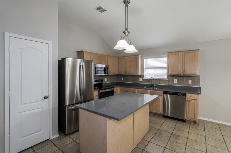 2,210/Mo, 6828 Bluff View Dr Watauga, TX 76137 Kitchen View