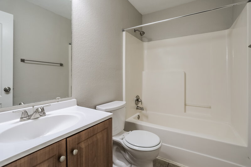 2,210/Mo, 6828 Bluff View Dr Watauga, TX 76137 Bathroom View