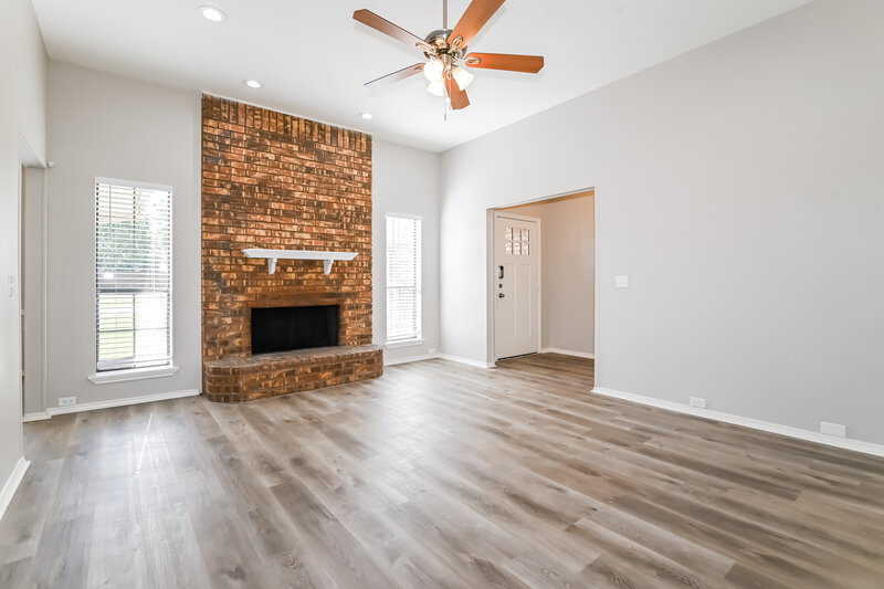 2,280/Mo, 400 W Jefferson St Wylie, TX 75098 Living Room View