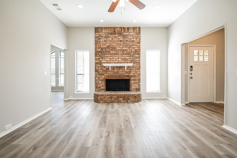 2,280/Mo, 400 W Jefferson St Wylie, TX 75098 Living Room View 2