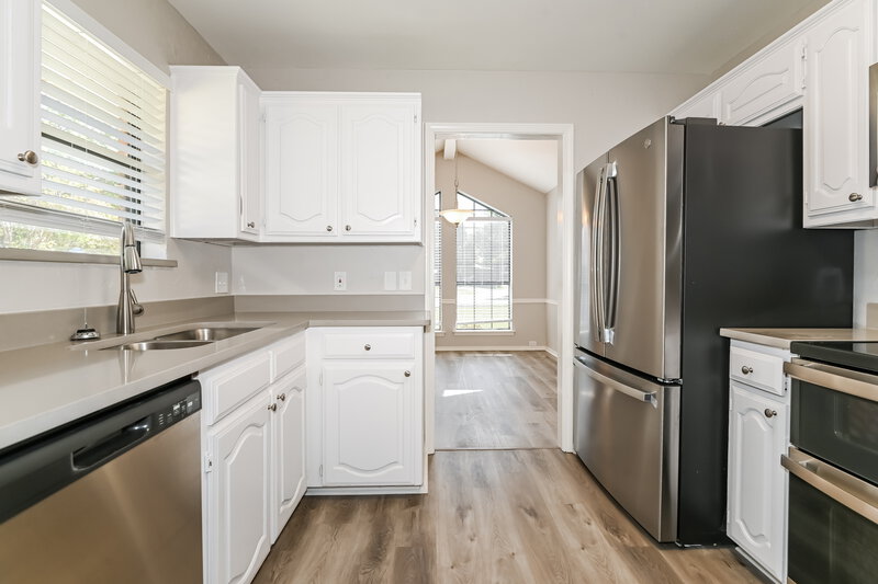 2,280/Mo, 400 W Jefferson St Wylie, TX 75098 Kitchen View 2