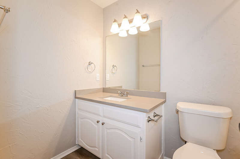 2,280/Mo, 400 W Jefferson St Wylie, TX 75098 Bathroom View