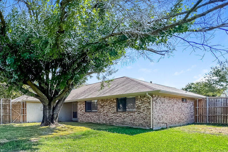 2,280/Mo, 400 W Jefferson St Wylie, TX 75098 Rear View