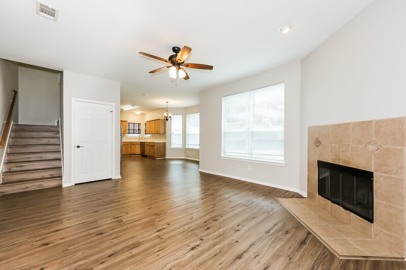 2,375/Mo, 6417 Canyon Trl Lake Worth, TX 76135 Living Room View