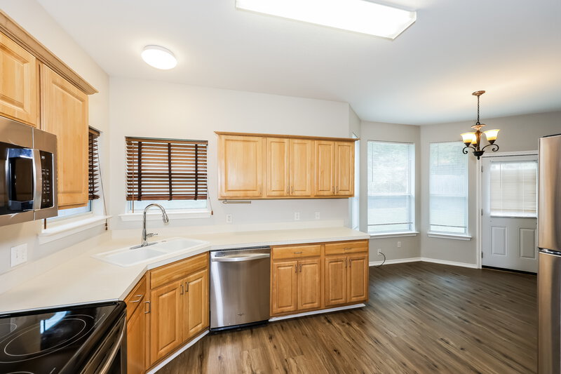 2,375/Mo, 6417 Canyon Trl Lake Worth, TX 76135 Kitchen View 2