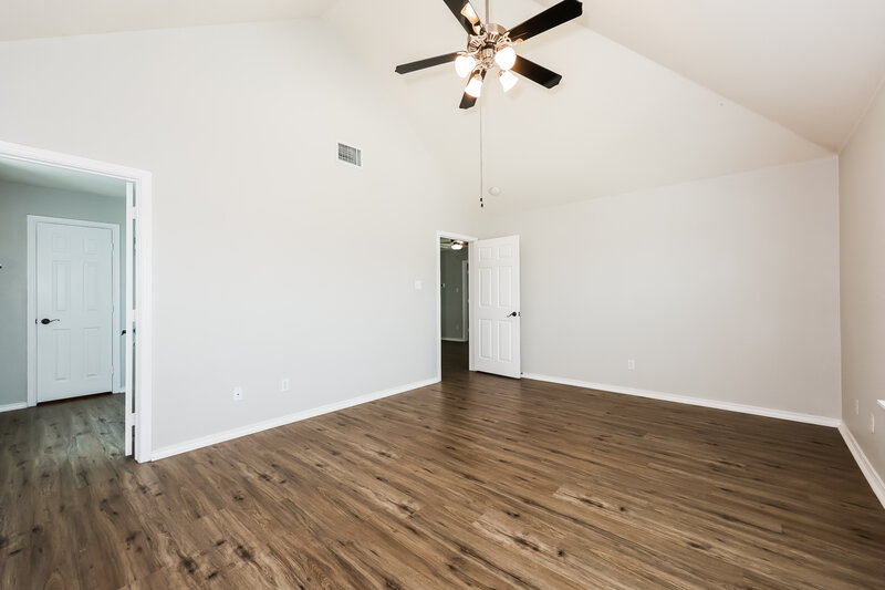 2,375/Mo, 6417 Canyon Trl Lake Worth, TX 76135 Main Bedroom View 2