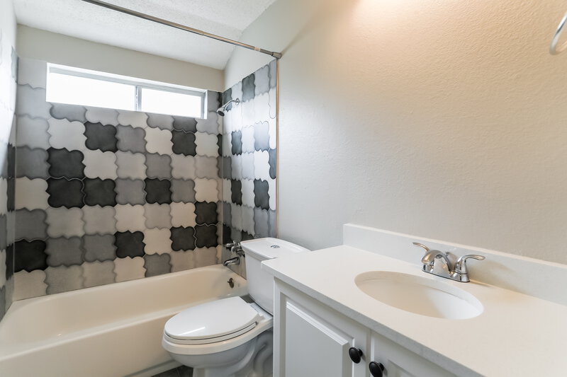 1,970/Mo, 4232 Goodnight Cir Haltom City, TX 76137 Bathroom View