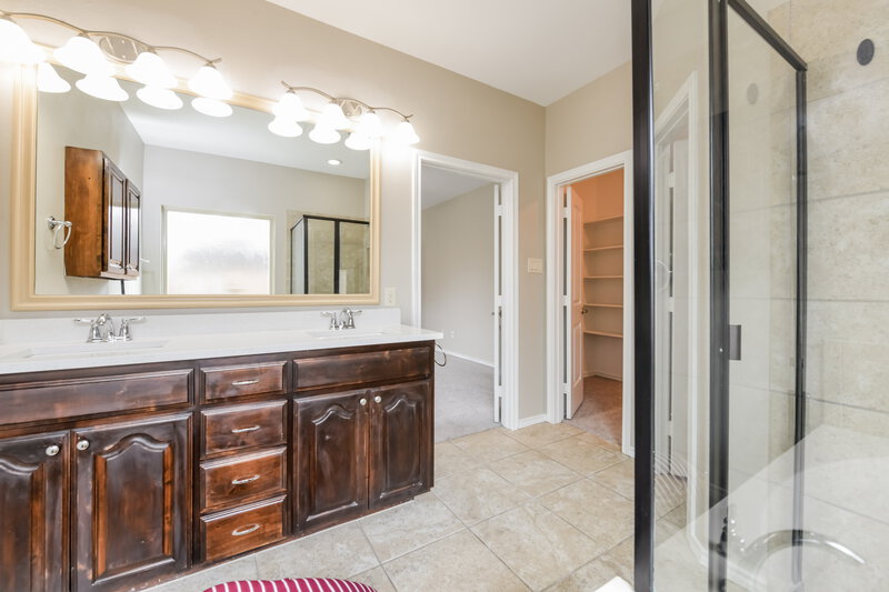 2,135/Mo, 11017 Erinmoor Trl Haslet, TX 76052 Main Bathroom View