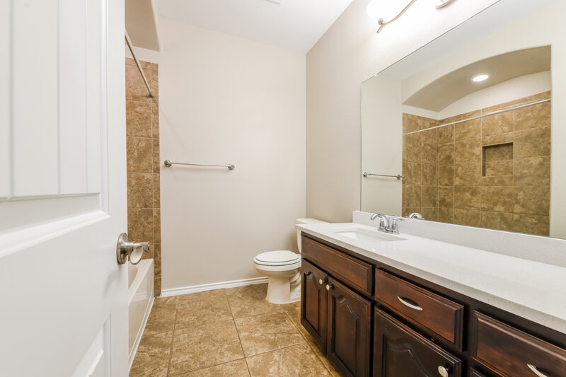 2,135/Mo, 11017 Erinmoor Trl Haslet, TX 76052 Bathroom View