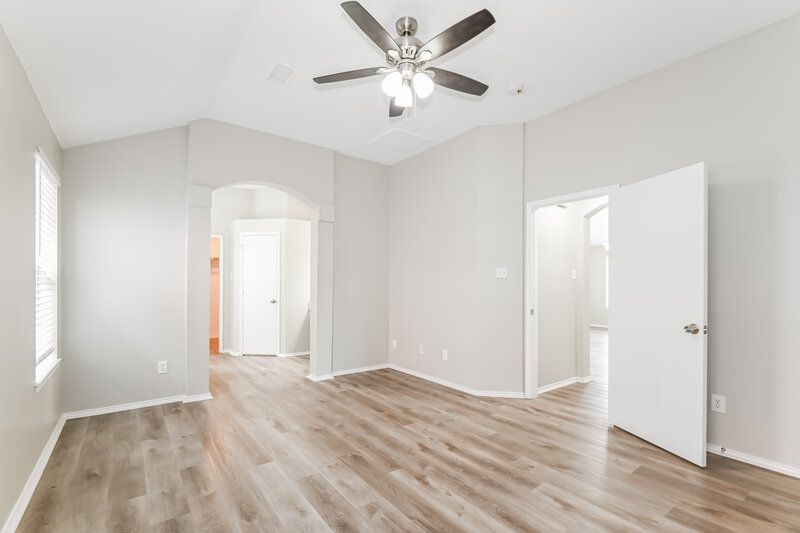 2,220/Mo, 1603 Wolf Creek Dr Arlington, TX 76018 Main Bedroom View 2