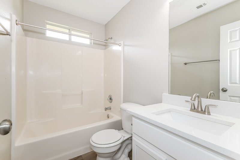 2,220/Mo, 1603 Wolf Creek Dr Arlington, TX 76018 Bathroom View