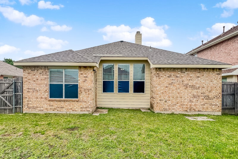 2,220/Mo, 1603 Wolf Creek Dr Arlington, TX 76018 Rear View