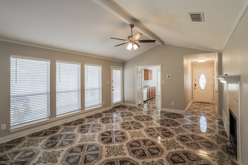 2,620/Mo, 312 W Windsor Dr Denton, TX 76207 Living Room View