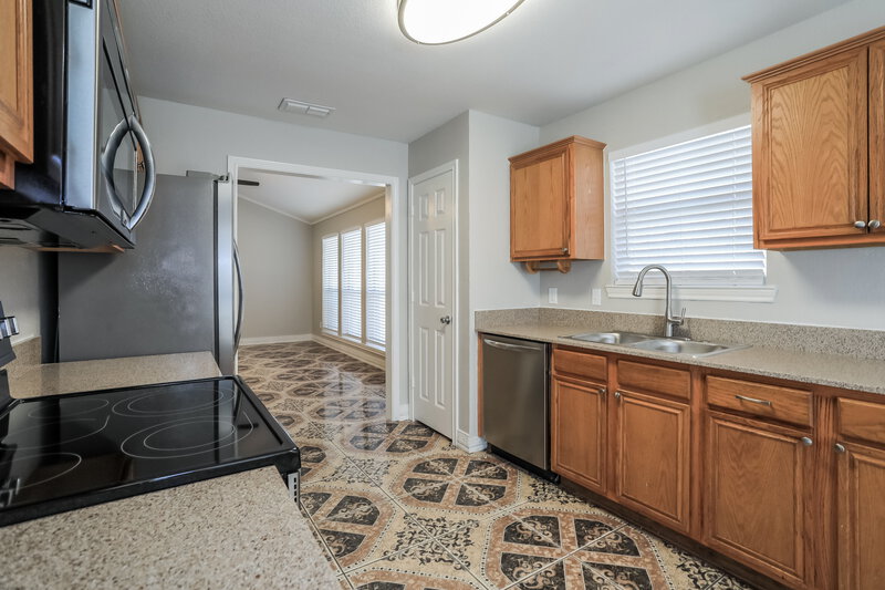 2,620/Mo, 312 W Windsor Dr Denton, TX 76207 Kitchen View 2
