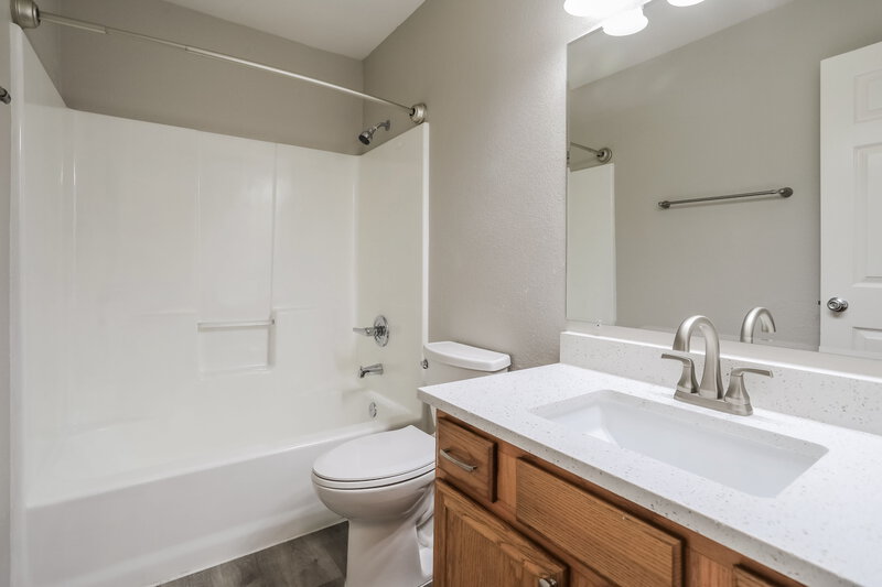 2,620/Mo, 312 W Windsor Dr Denton, TX 76207 Bathroom View